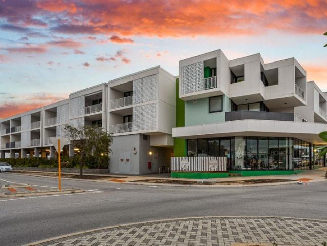 Coastal convenience, cafe downstairs & balcony sunsets