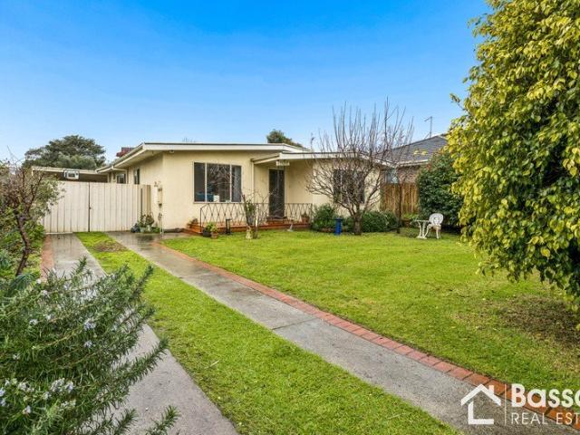 Coastal Convenience, Family Comfort & Outstanding Investment Potential