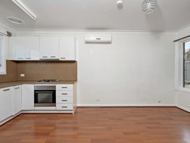 Coastal Convenience in a Comfortable 1 Bedroom Unit