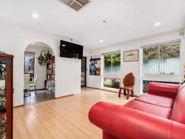 Coastal Convenience in a Beachside Pocket Spacious 2 Bedroom Unit