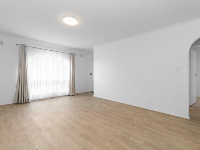 Coastal Convenience in a Prime West Beach Location