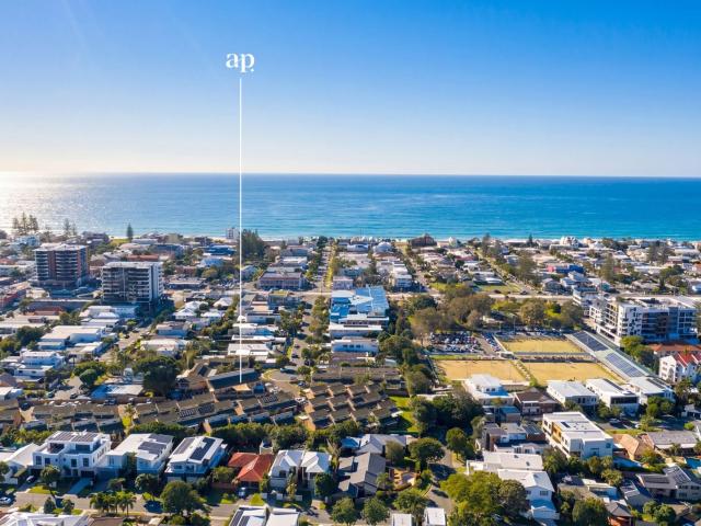 Coastal Convenience in the Heart of Mermaid Beach 2 x Units