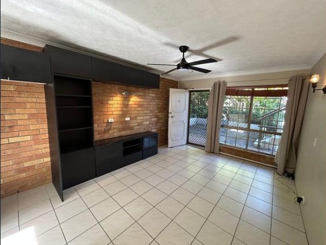 Coastal Convenience in the Heart of Palm Beach Moments from the Beach!