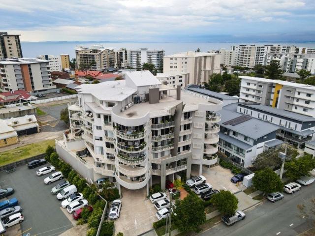 Coastal Convenience in the Heart of Redcliffe