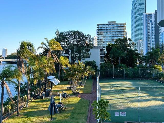 Coastal Convenience in the Heart of Surfers Paradise