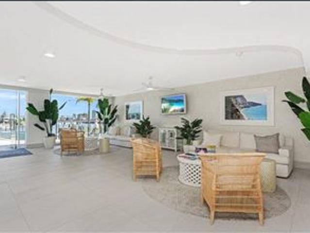 Coastal Convenience in the Heart of Surfers Paradise
