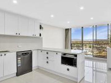 Coastal Convenience in the Heart of Surfers Paradise
