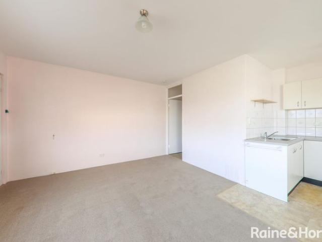 Coastal Convenience Just 200 Metres from Maroubra Beach