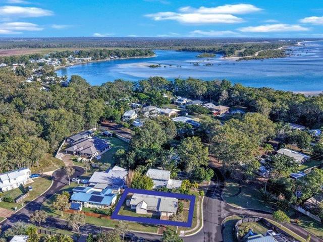 Coastal Convenience With Beach Access Nearby