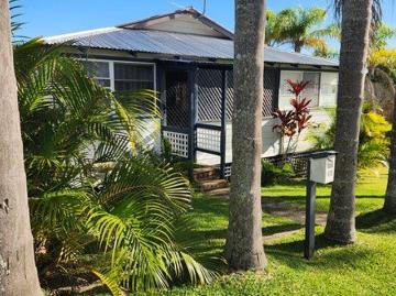 Coastal Cottage on a 780m2 Corner Block