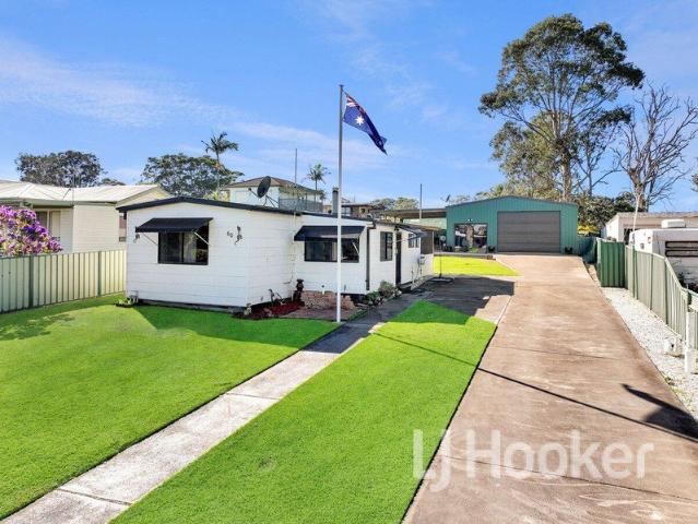 Coastal Cottage with Huge Shed and Carport