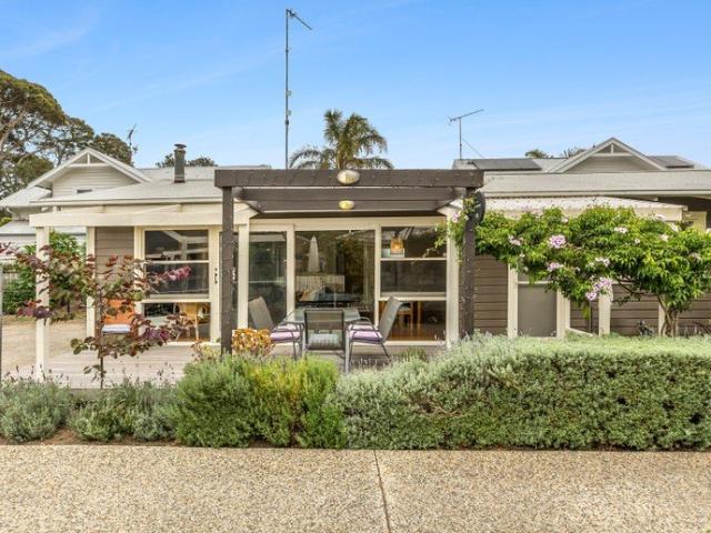 Coastal cottage with investment flexibility