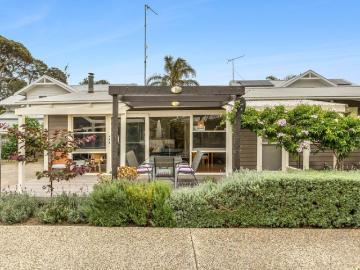 Coastal cottage with investment flexibility