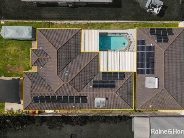 Coastal Dual Living Opportunity in Prime Beachside Location