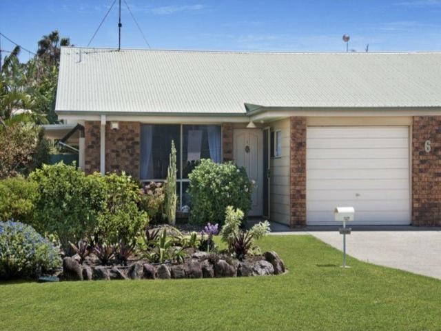 Coastal Duplex 2BR Buddina Delight!