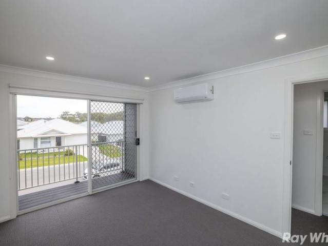 COASTAL DUPLEX MODERN, SPACIOUS & CONVENIENT!