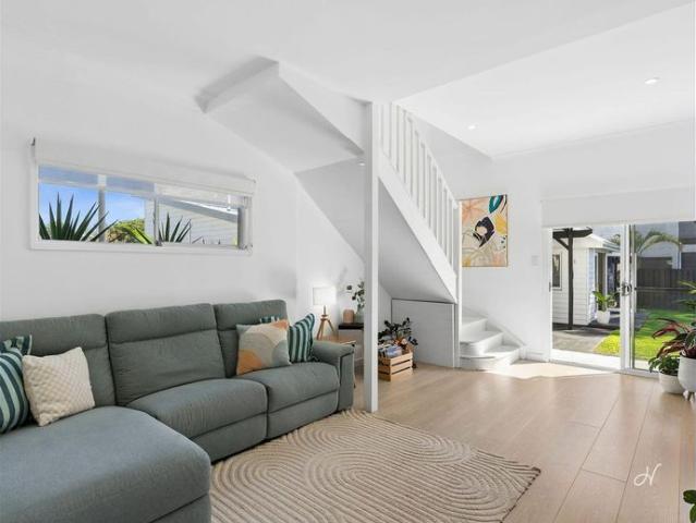 COASTAL ELEGANCE MEETS MODERN LUXURY