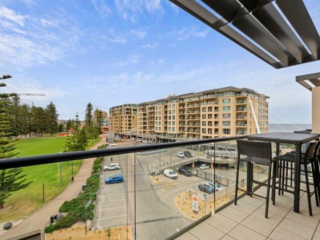 Coastal Elegance and Parkland Vistas in the Heart of Glenelg