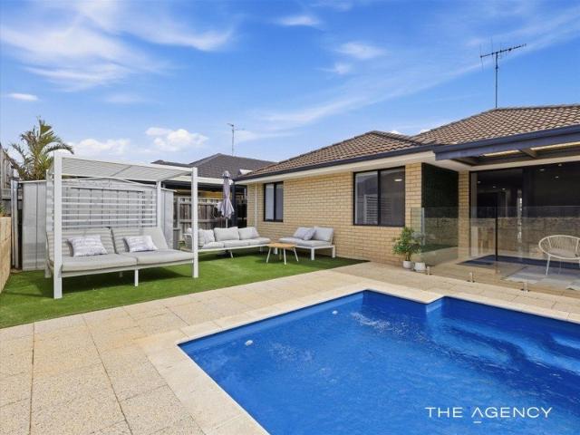 Coastal Elegance, Effortless Living, Island Location Welcome to Halls Head