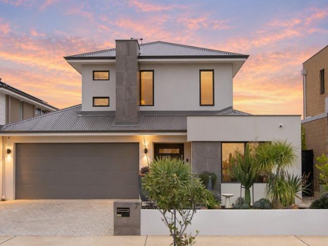 COASTAL ELEGANCE, LUXURY FINISHES & RESORT STYLE LIVING