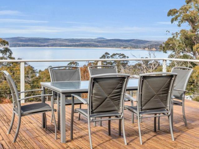 Coastal Elegance, Perfected. Refined design, ocean views, and bespoke details in perfect harmony