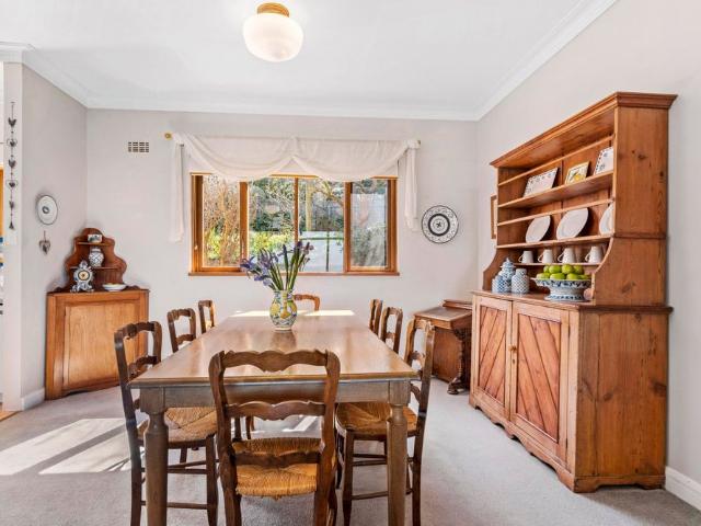 Coastal Elegance – Refreshed, unfurnished Flinders home with stunning water views!