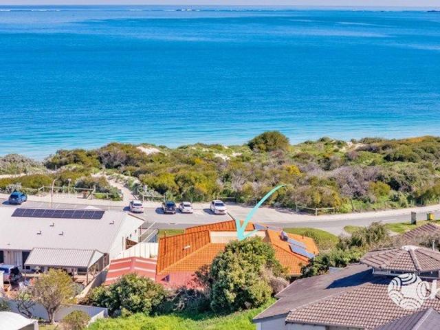 COASTAL ELEGANCE WITH PANORAMIC OCEAN VIEWS