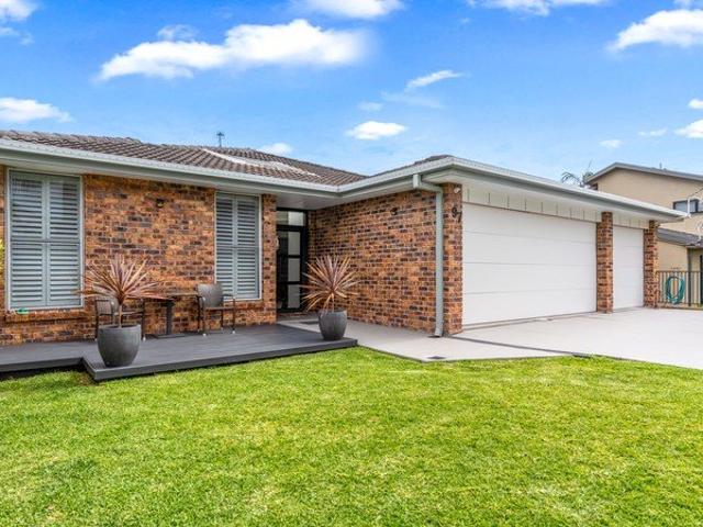 Coastal Entertainer | Dual Living | 300m to One Mile Beach