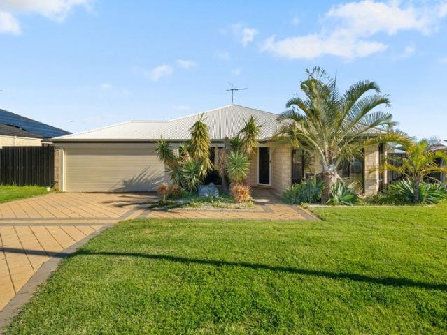 Coastal entertainer with powered shed & side access