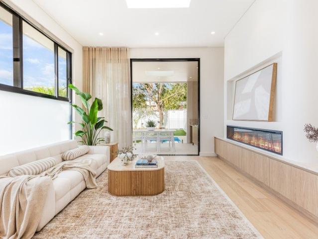 Coastal Entertainer