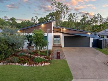 Coastal Entertaining Combined With Bushland Serenity.