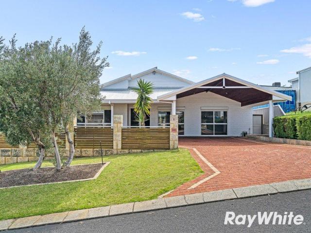 Coastal Family Haven with Space, Lifestyle & Side Access