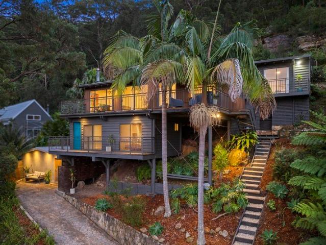 Coastal family home moments to beaches & CBD