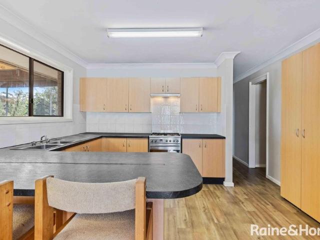 Coastal Family Home with Flexible Living in Prime Mollymook Location!