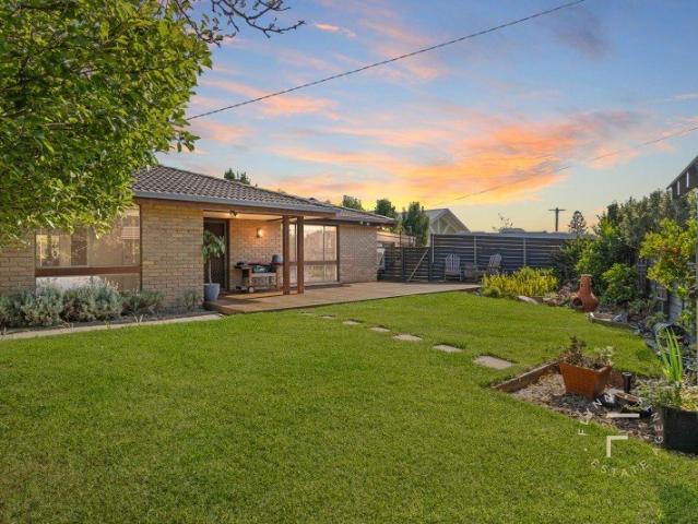 COASTAL FAMILY LIVING IN A BLUE CHIP MORNINGTON POCKET