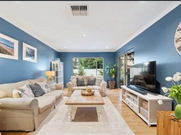 COASTAL FAMILY LIVING IN A PRESTIGIOUS CUL DE SAC