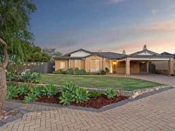 COASTAL FAMILY LIVING IN A PRESTIGIOUS CUL DE SAC