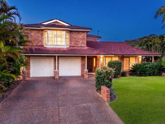 Coastal family living moments from Shelly Beach