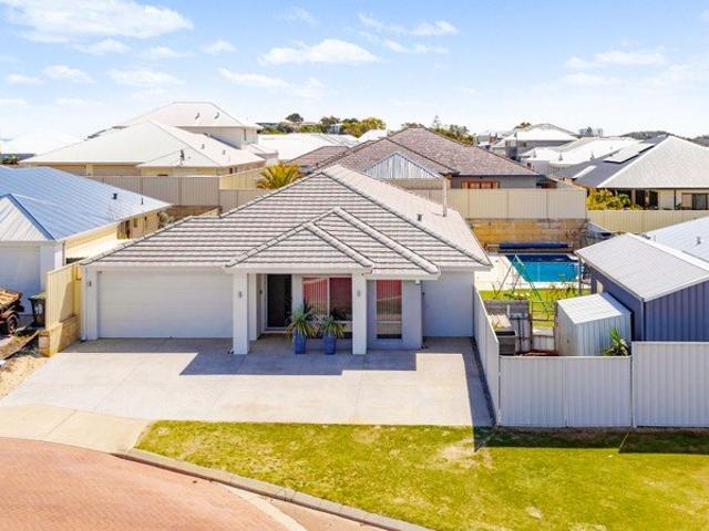 Coastal Family Living Pool, Workshop & 200m to the Beach!