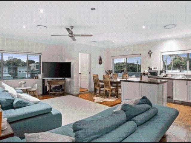 Coastal Family Living with Pool in the Heart of Southport