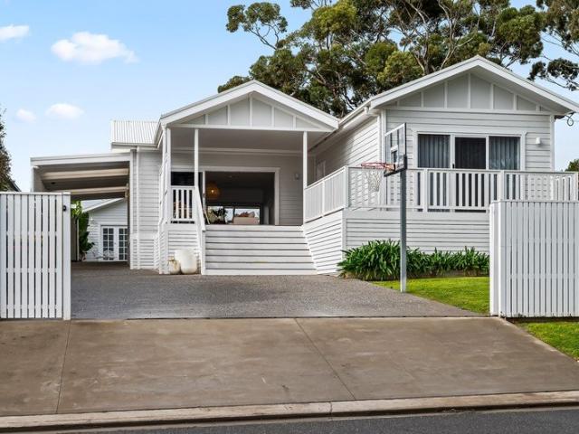 Coastal Family Living with Sea Views and Exceptional Entertaining
