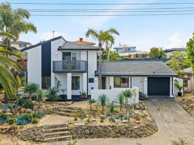 Coastal Family Living with Space and Potential
