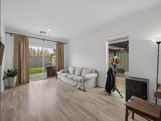 Coastal Family Living with Space, Comfort and Convenience