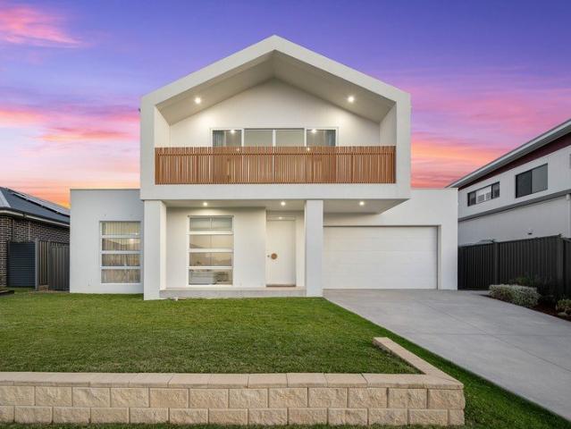 COASTAL FAMILY LIVING WITH SPACE, STYLE & POOL