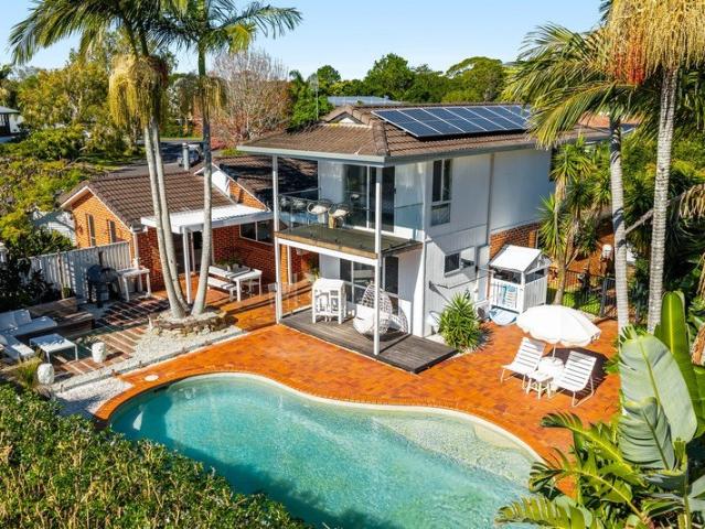Coastal Family Sanctuary with Self Contained Studio and Pool