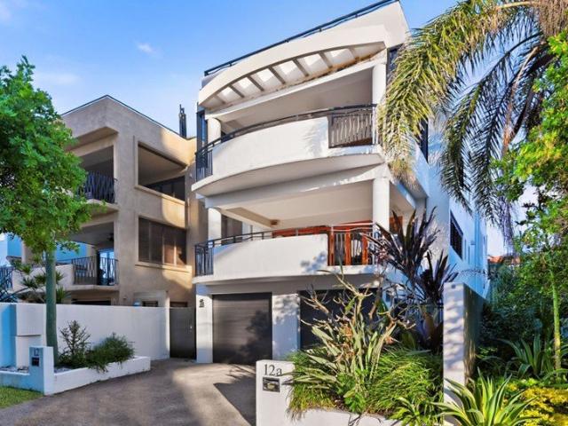 Coastal Four Bedroom Home Just Metres from Mermaid Beach