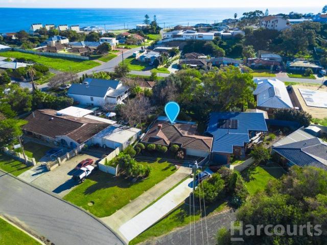 Fantastic Home walking distance to Beach with large rear yard