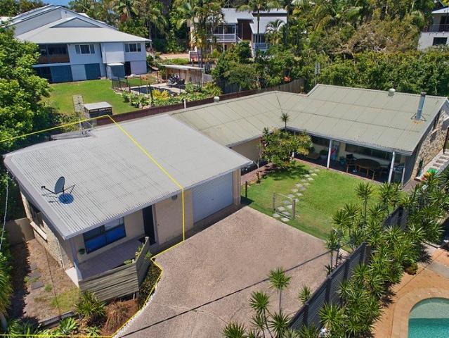 Coastal Gem in a Quiet Moffat Beach Cul de Sac