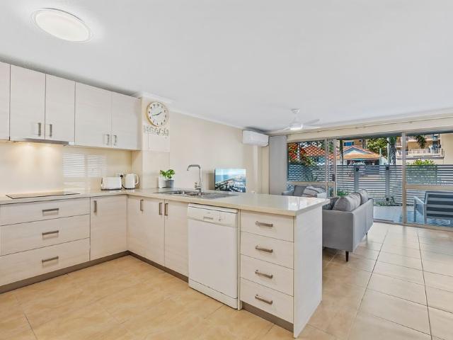 Coastal Ground Floor Living with Expansive Private Courtyard * 6 month lease