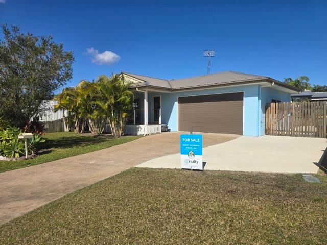 Coastal Haven: 4BR House in Tin Can Bay Paradise